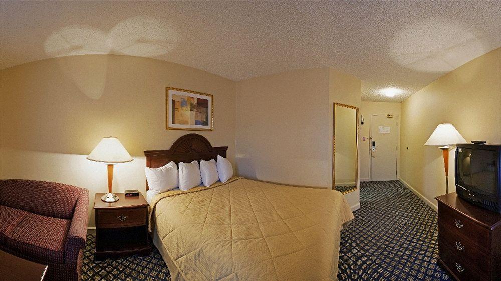 Comfort Inn & Suites Ingersoll Buitenkant foto